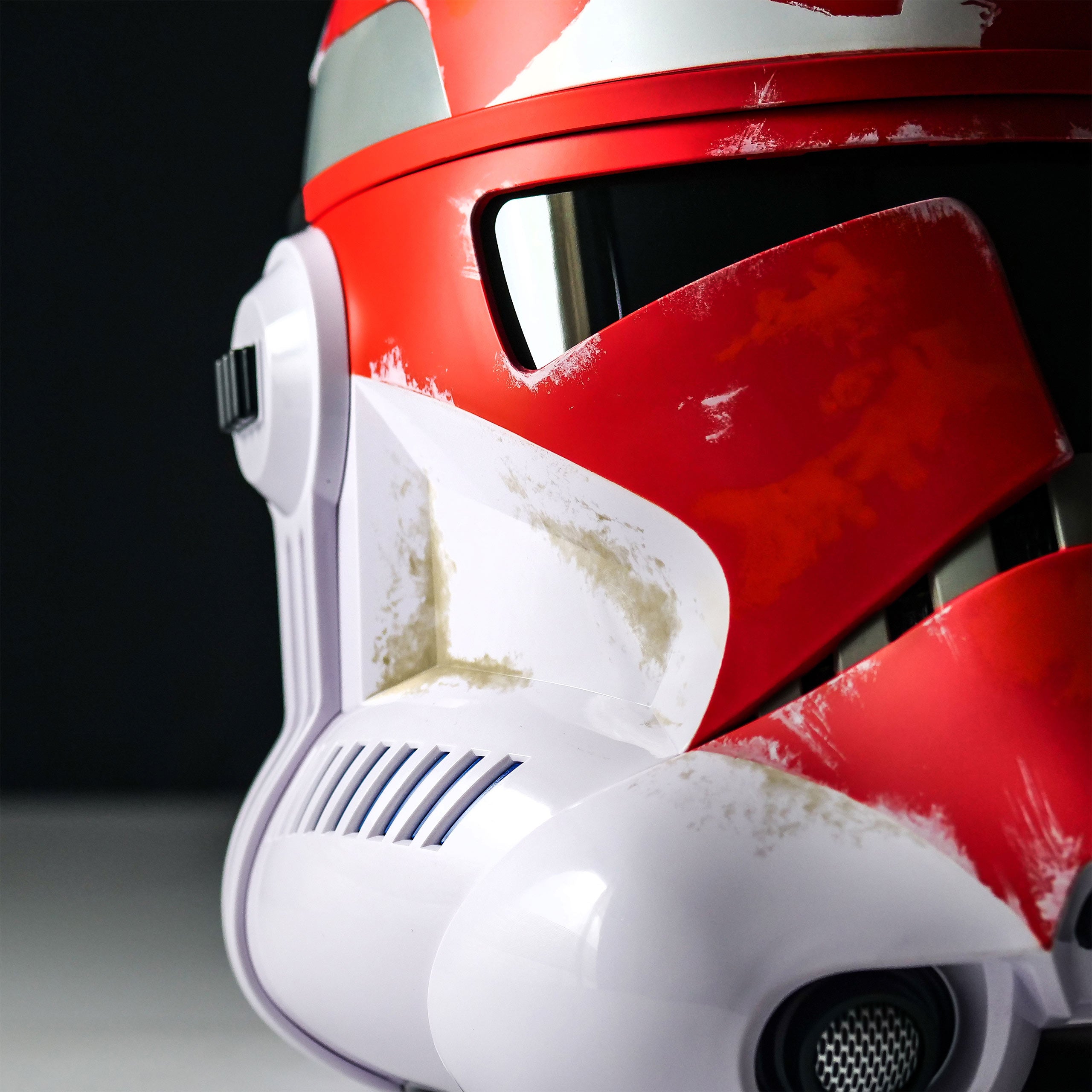 Produktbild Ahsoka Tano 332nd Clone Trooper Premium Hjälm Replika med Röstförvrängare - Star Wars