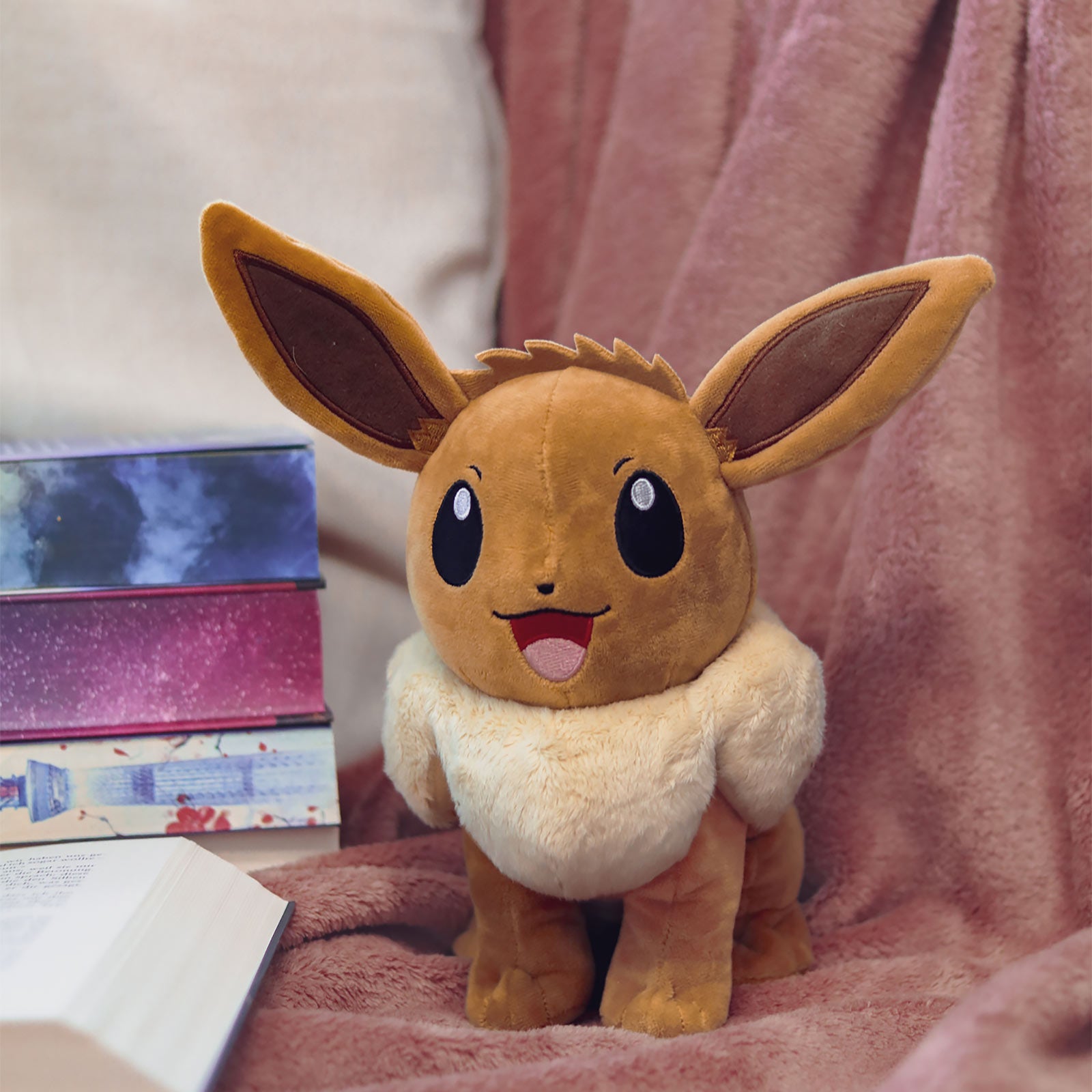Produktbild Pokemon - Eevee plyschfigur 23 cm