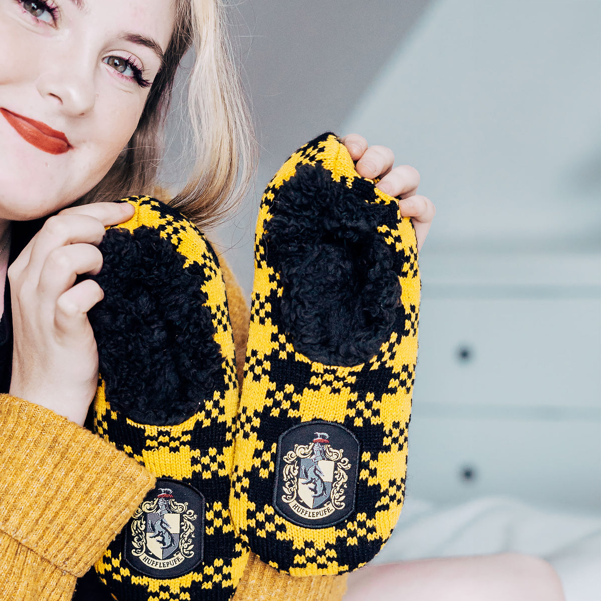 Produktbild Harry Potter - Hufflepuff Plysch Tofflor