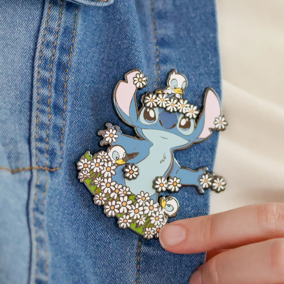 Produktbild Stitch Springtime Funko Pop Pin - Lilo & Stitch