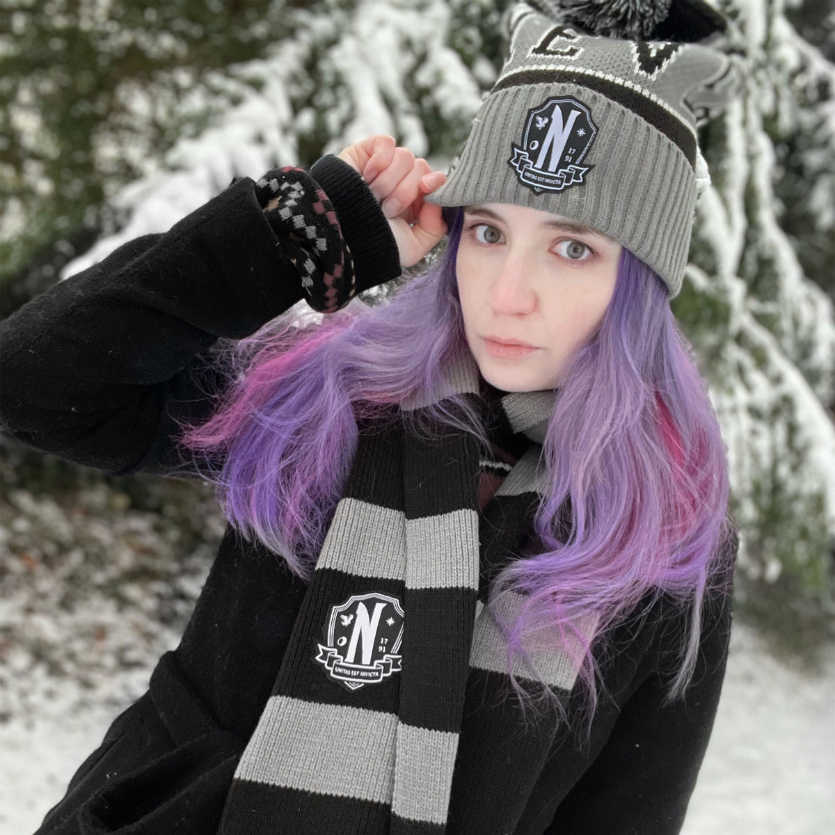 Produktbild Wednesday - Nevermore Academy Halsduk