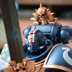 Produktbild Warhammer 40k - Ultramarines Löjtnant med Power Faust Actionfigur 1:18