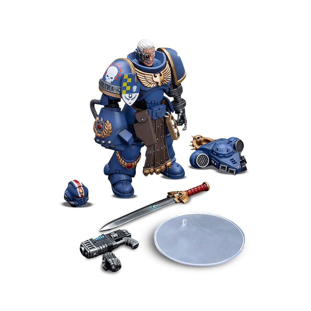 Produktbild Warhammer 40k - Ultramarines Löjtnant med Power Faust Actionfigur 1:18
