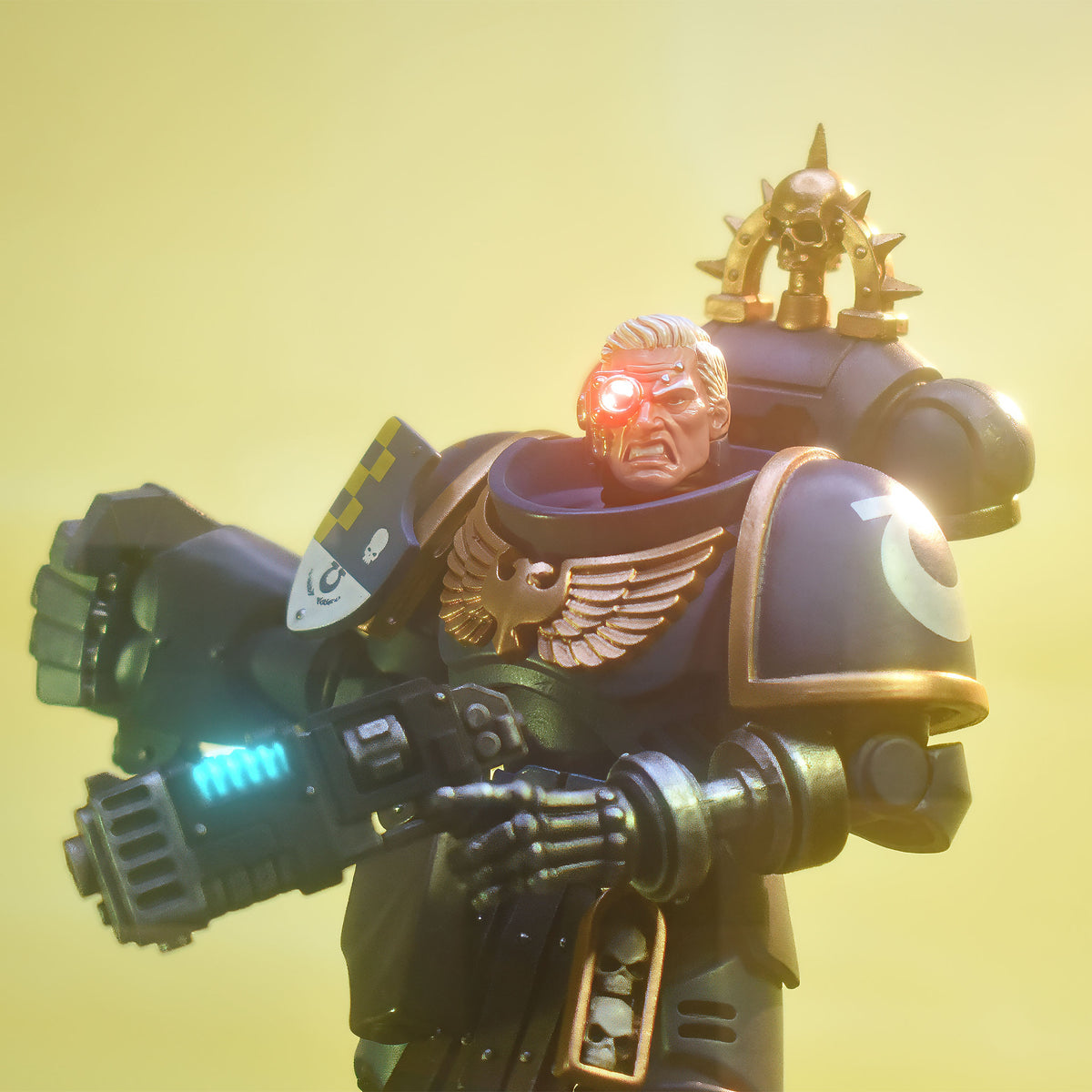Produktbild Warhammer 40k - Ultramarines Löjtnant med Power Faust Actionfigur 1:18