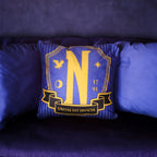 Produktbild Wednesday - Nevermore Academy Logo Kudde