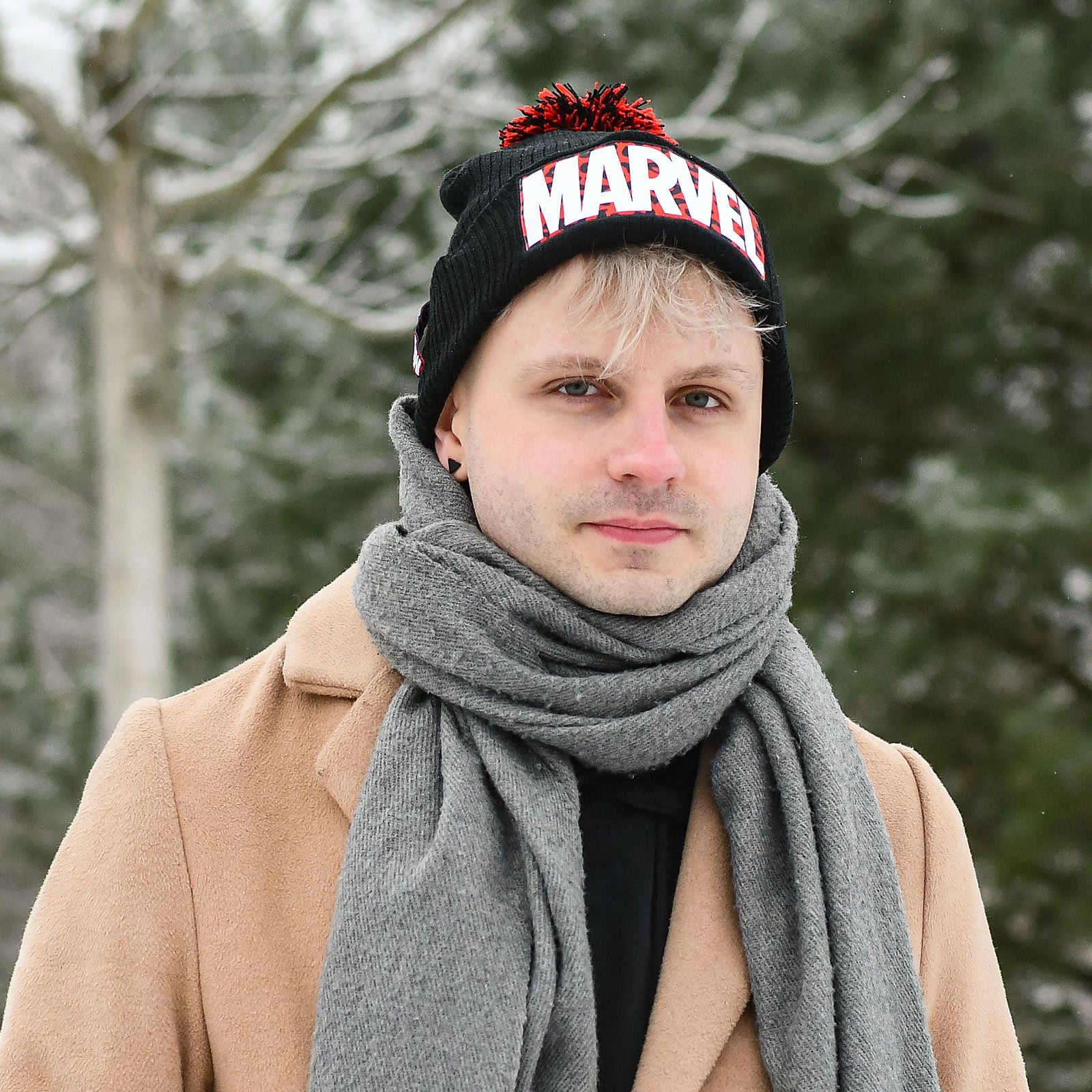 Produktbild Marvel - Mössa med tofs och logotyp