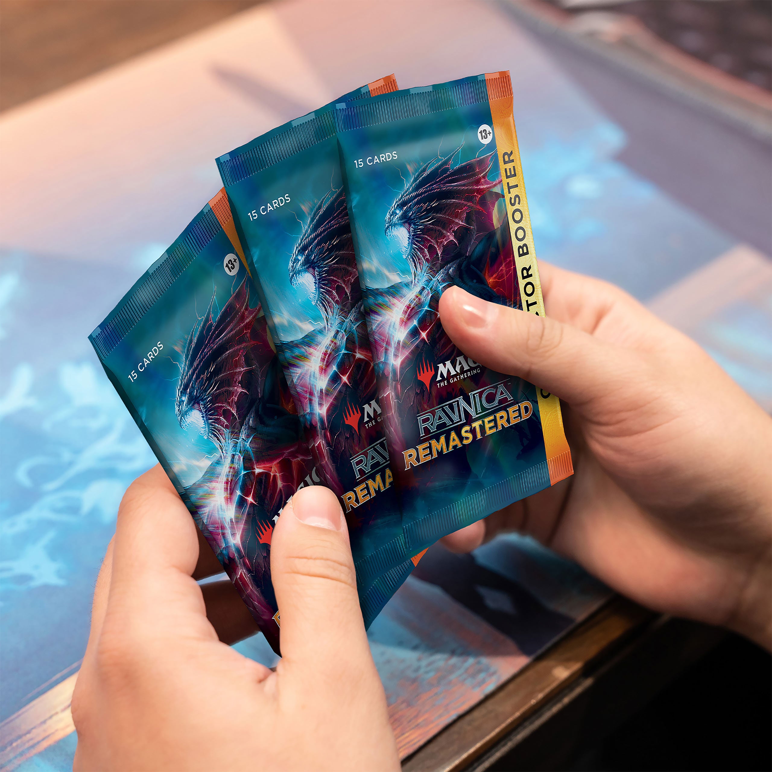 Produktbild Ravnica Remastered Collector Booster engelsk version - Magic the Gathering