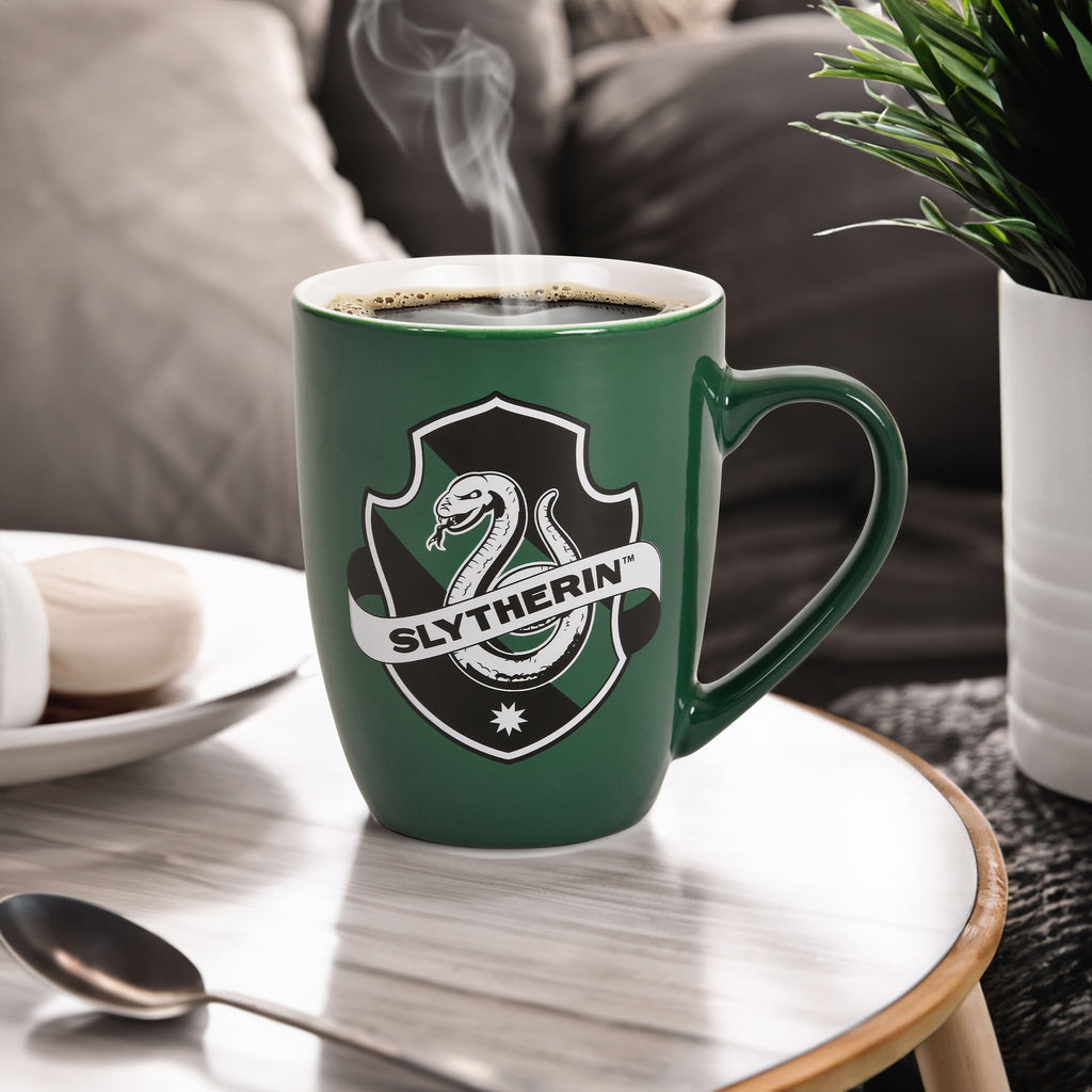 Produktbild Slytherin Logomugg grön - Harry Potter