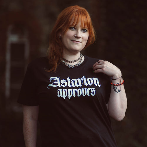 Produktbild Astarion Approves T-shirt för Baldur's Gate-fans