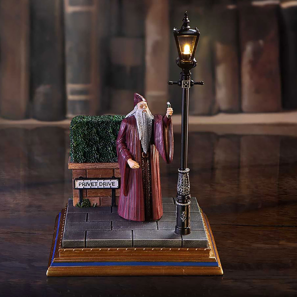 Produktbild Harry Potter - Dumbledore Privet Drive Diorama Figur med Ljus
