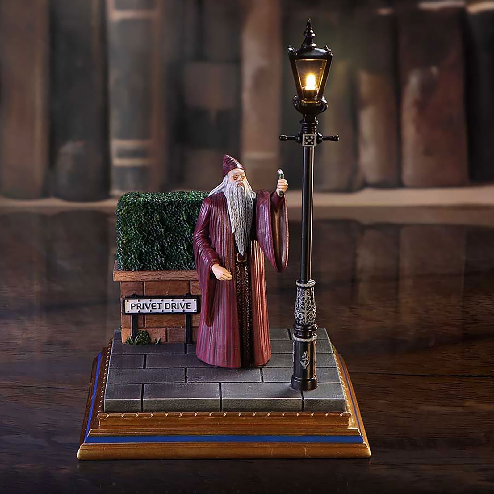 Produktbild Harry Potter - Dumbledore Privet Drive Diorama Figur med Ljus