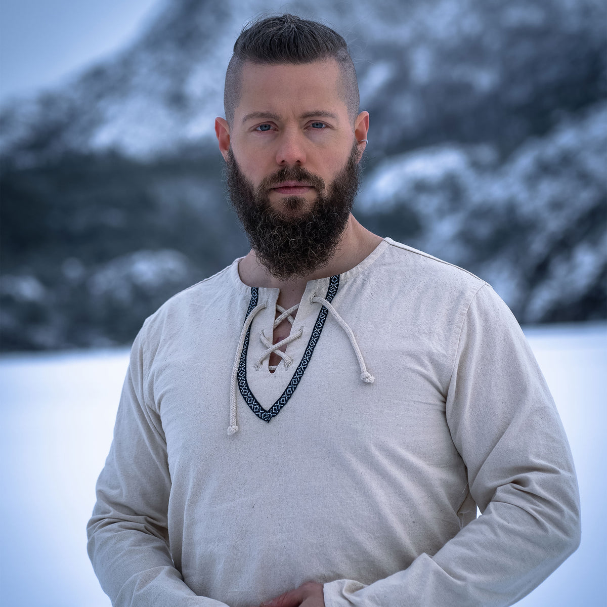 Produktbild Medeltida skjorta med bård naturfärgad