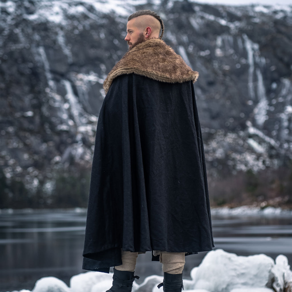 Produktbild Medeltida mantel med fuskpäls svart