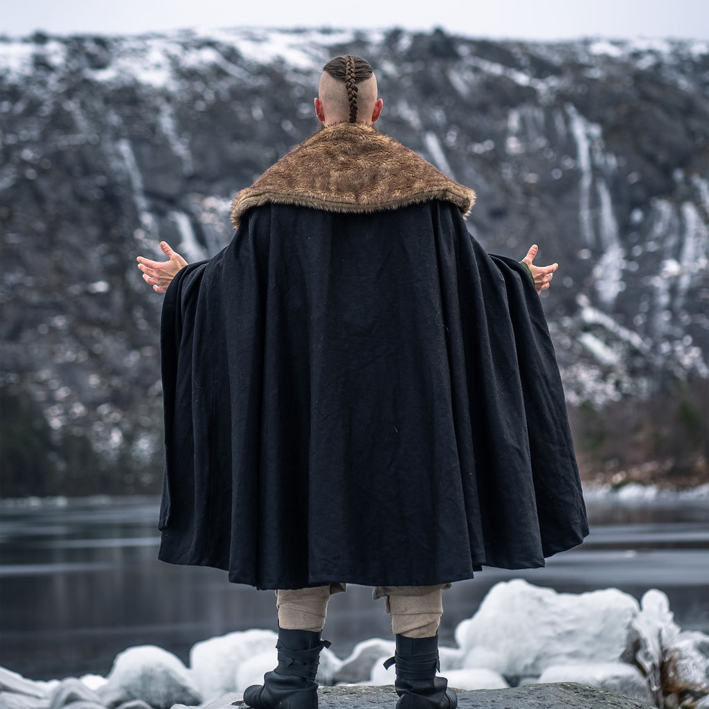 Produktbild Medeltida mantel med fuskpäls svart