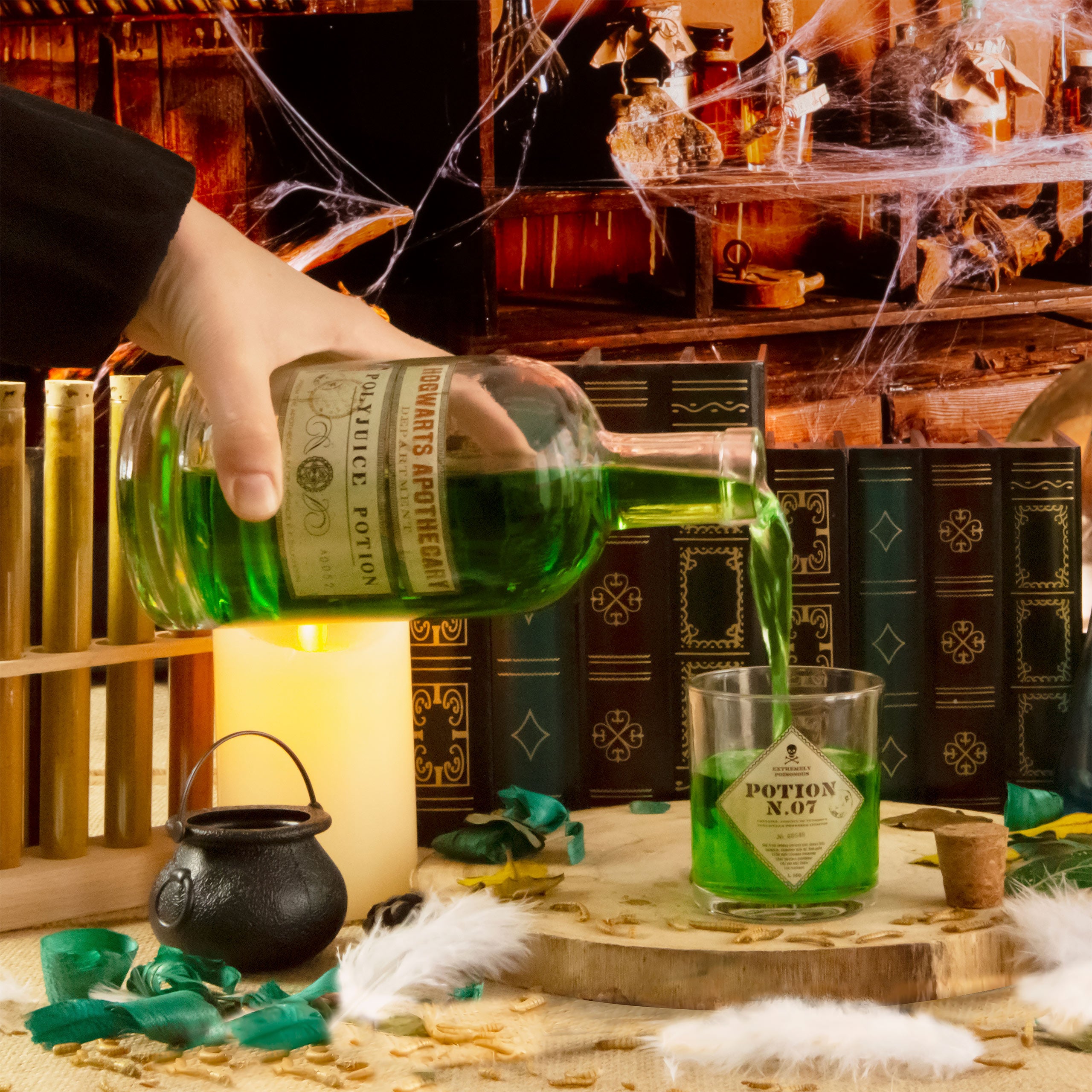 Produktbild Harry Potter - Karaff med set av Polyjuice Potion-glas