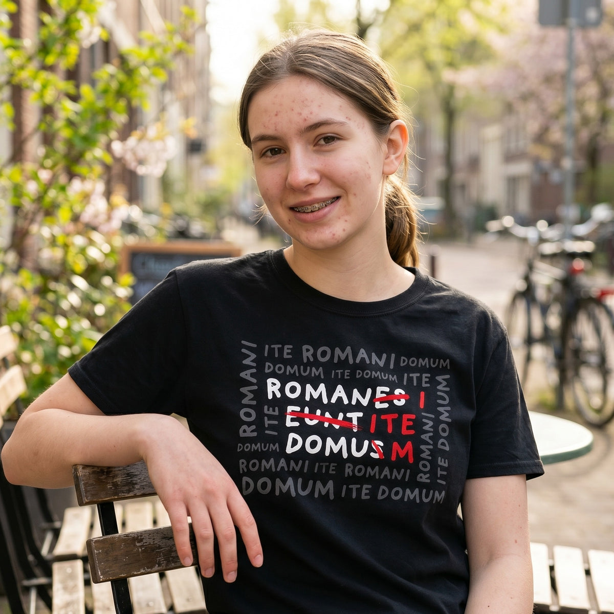 Produktbild Romani Ite Domum T-shirt för Monty Python-fans