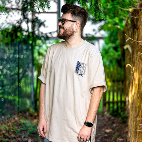 Produktbild Attack on Titan - Grupp Oversize T-Shirt beige