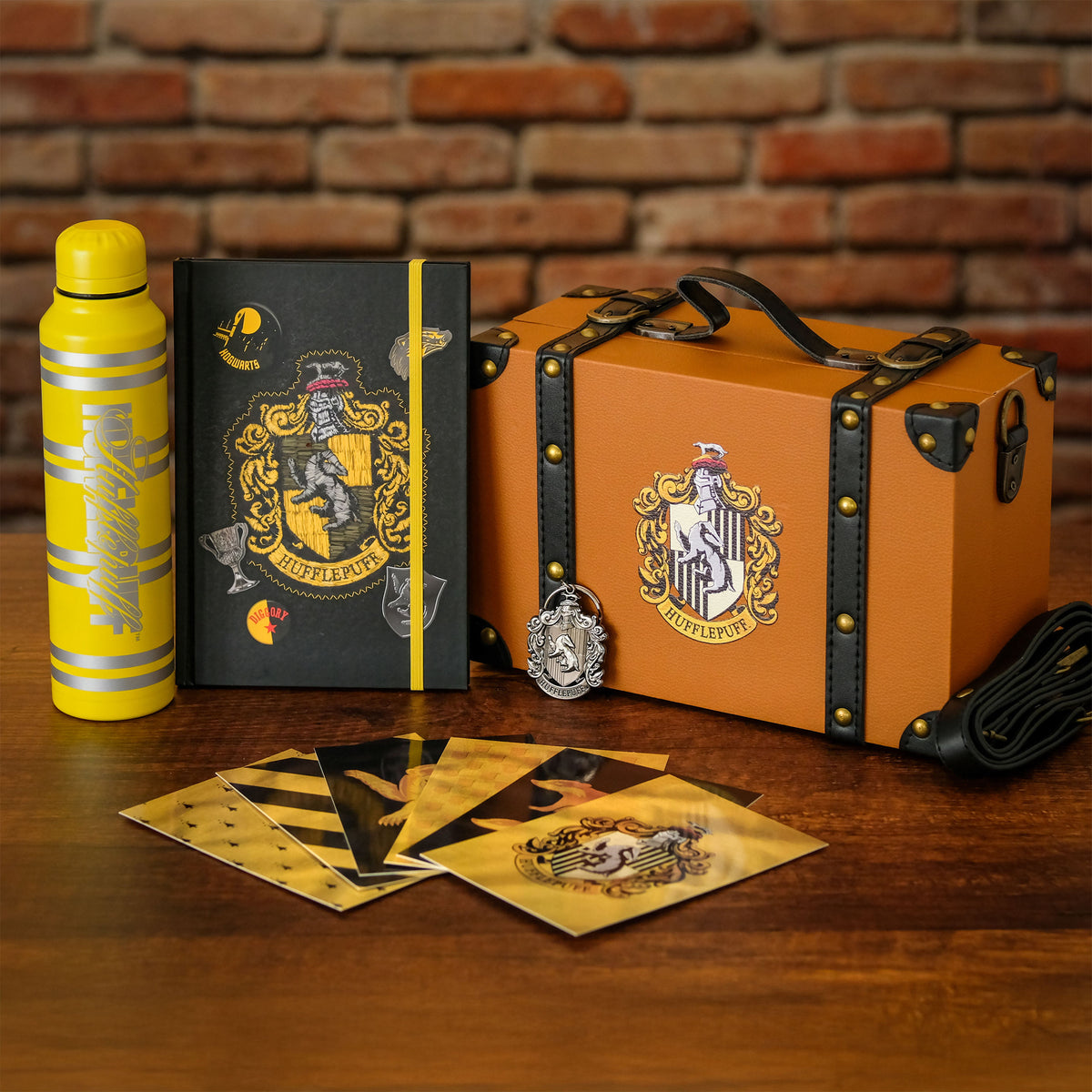 Produktbild Harry Potter - Hufflepuff Premium Presentset i resväska med axelrem