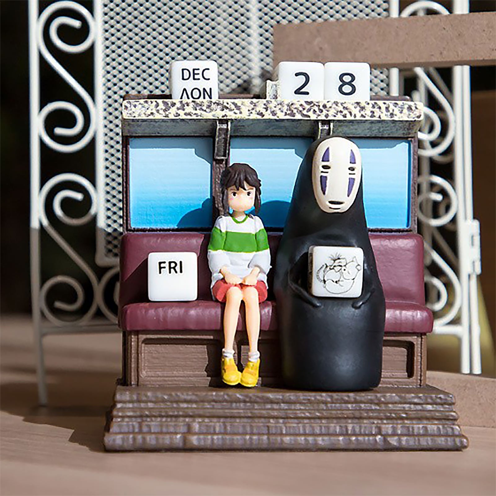 Produktbild Spirited Away - Ansiktslös & Chihiro 3D Årskalender