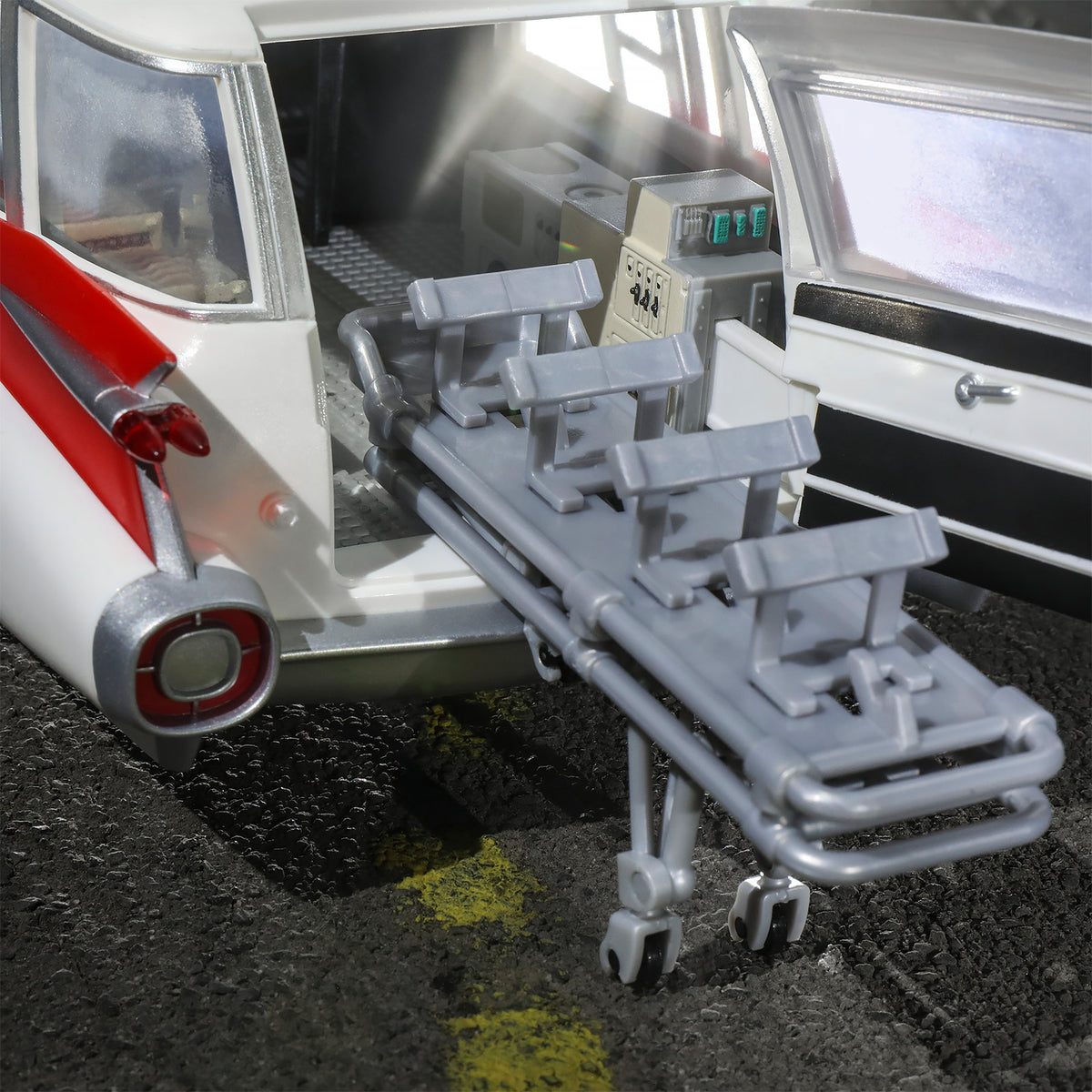 Produktbild Ghostbusters - Ecto-1 Actionfigursset 40-årsjubileum