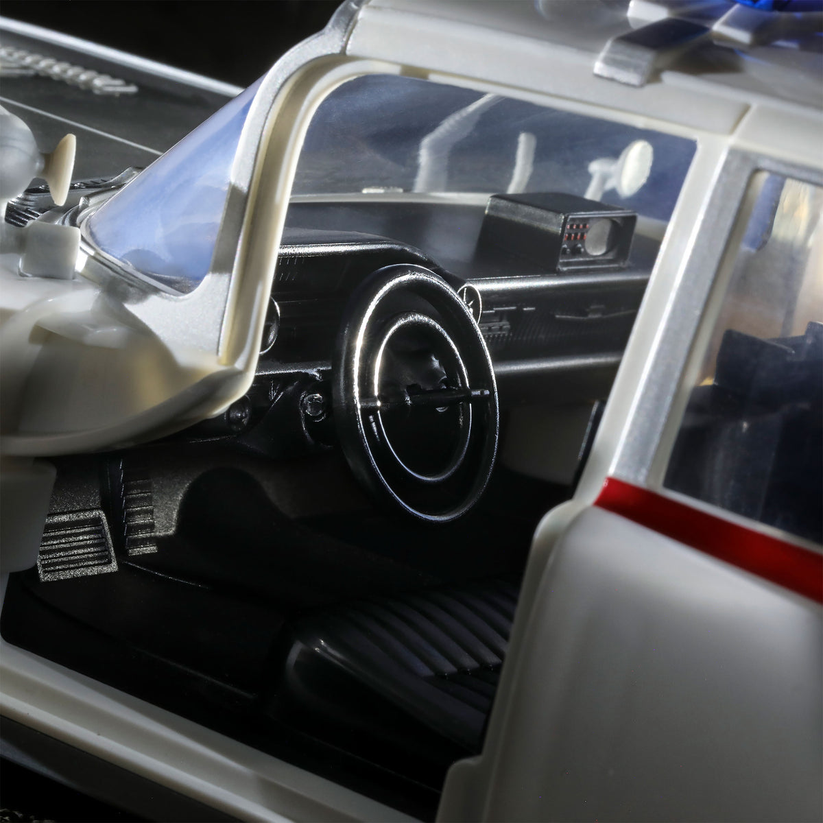 Produktbild Ghostbusters - Ecto-1 Actionfigursset 40-årsjubileum