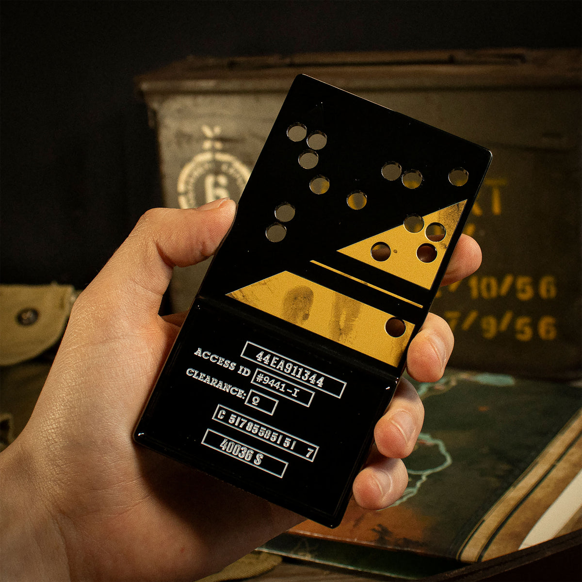 Produktbild Fallout - Eternal Nuclear Keycard Replika Begränsad Upplaga