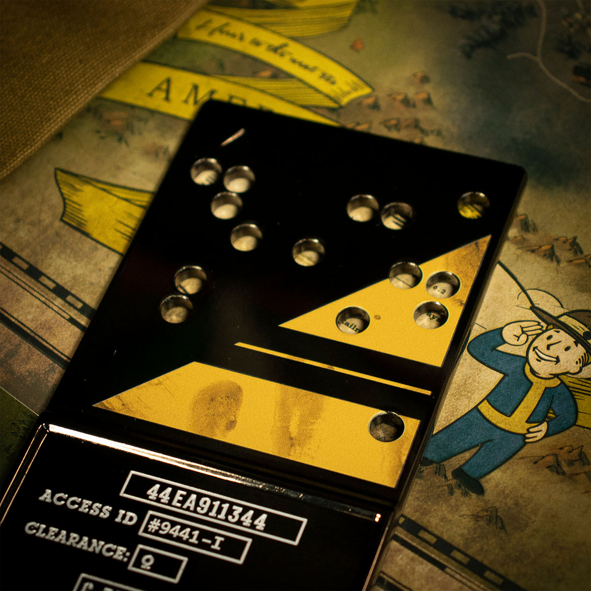Produktbild Fallout - Eternal Nuclear Keycard Replika Begränsad Upplaga