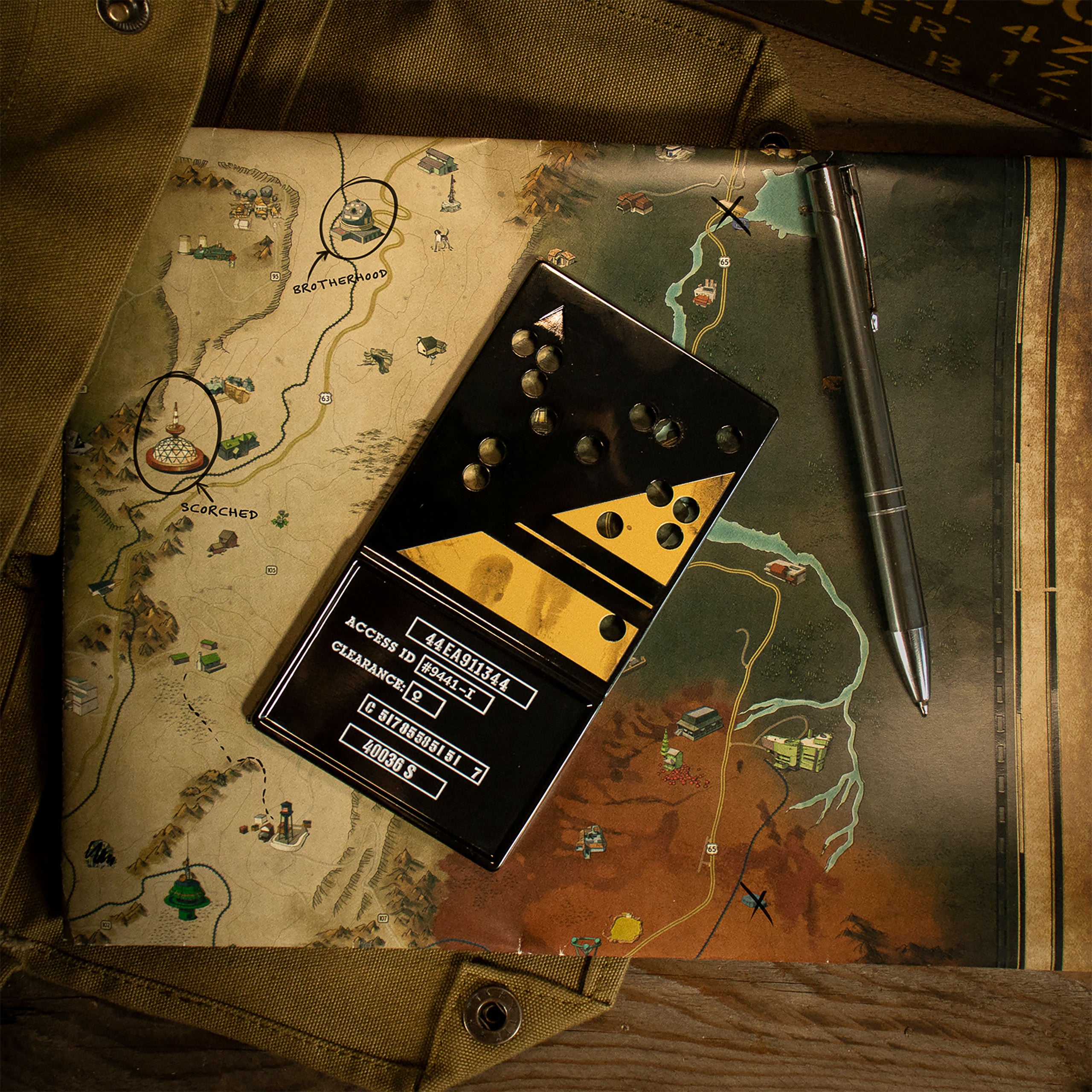 Produktbild Fallout - Eternal Nuclear Keycard Replika Begränsad Upplaga