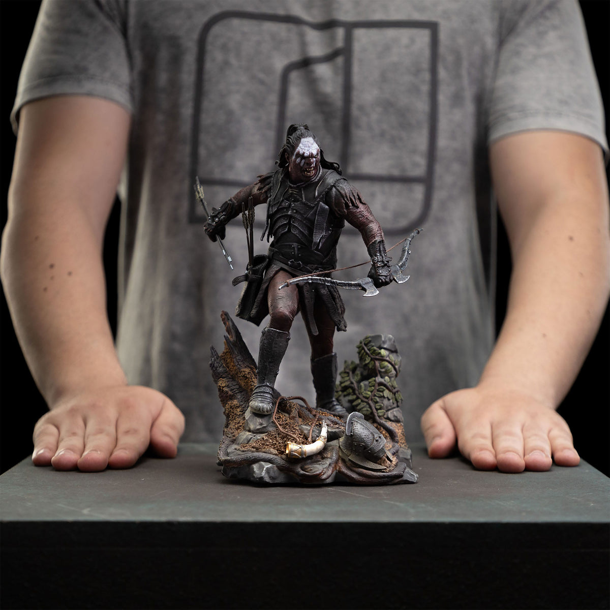 Produktbild Sagan om Ringen - Lurtz, Uruk-Hai-ledare, Art Scale Statue 1:10