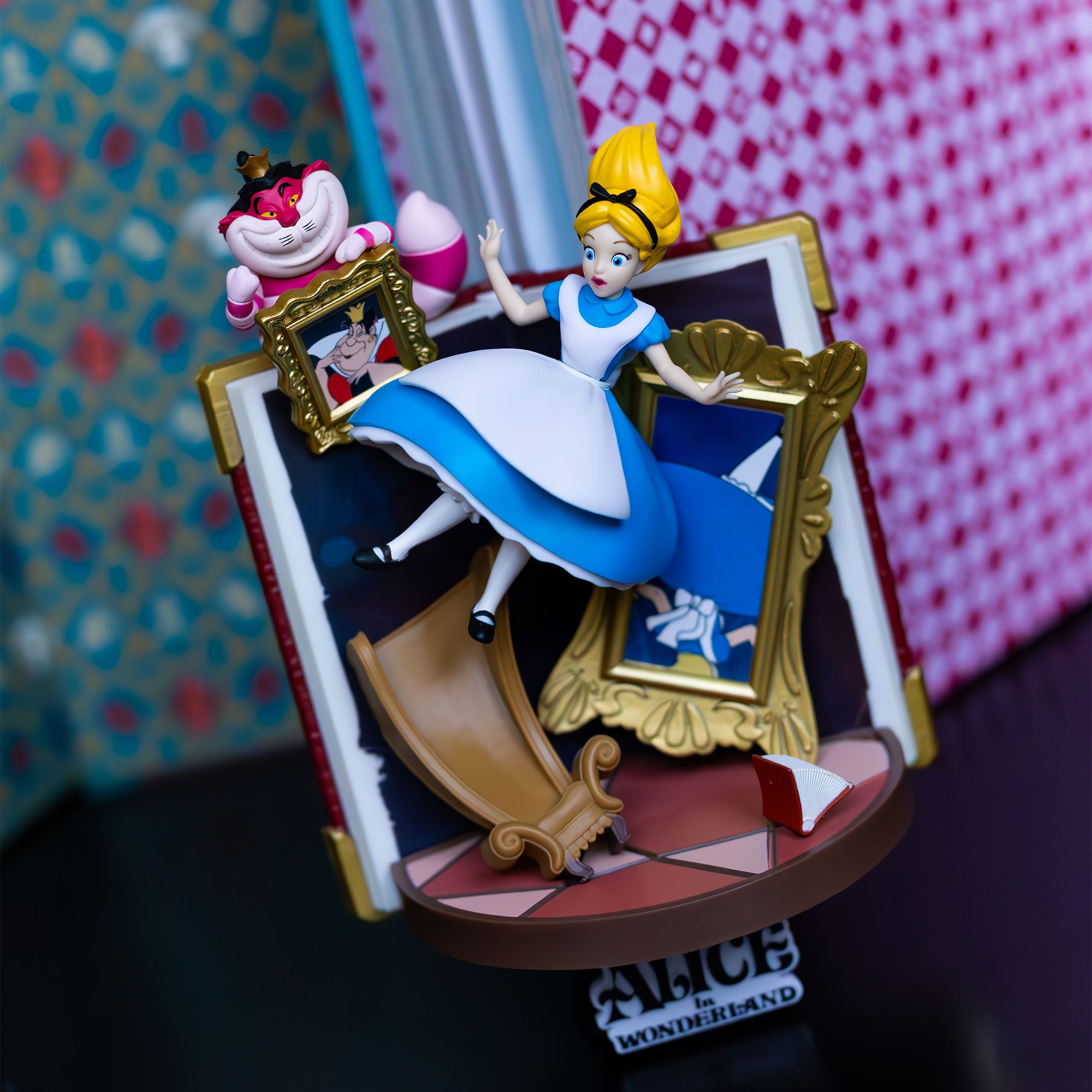 Produktbild Alice i Underlandet D-Stage Diorama Figur Disney Story Book Series
