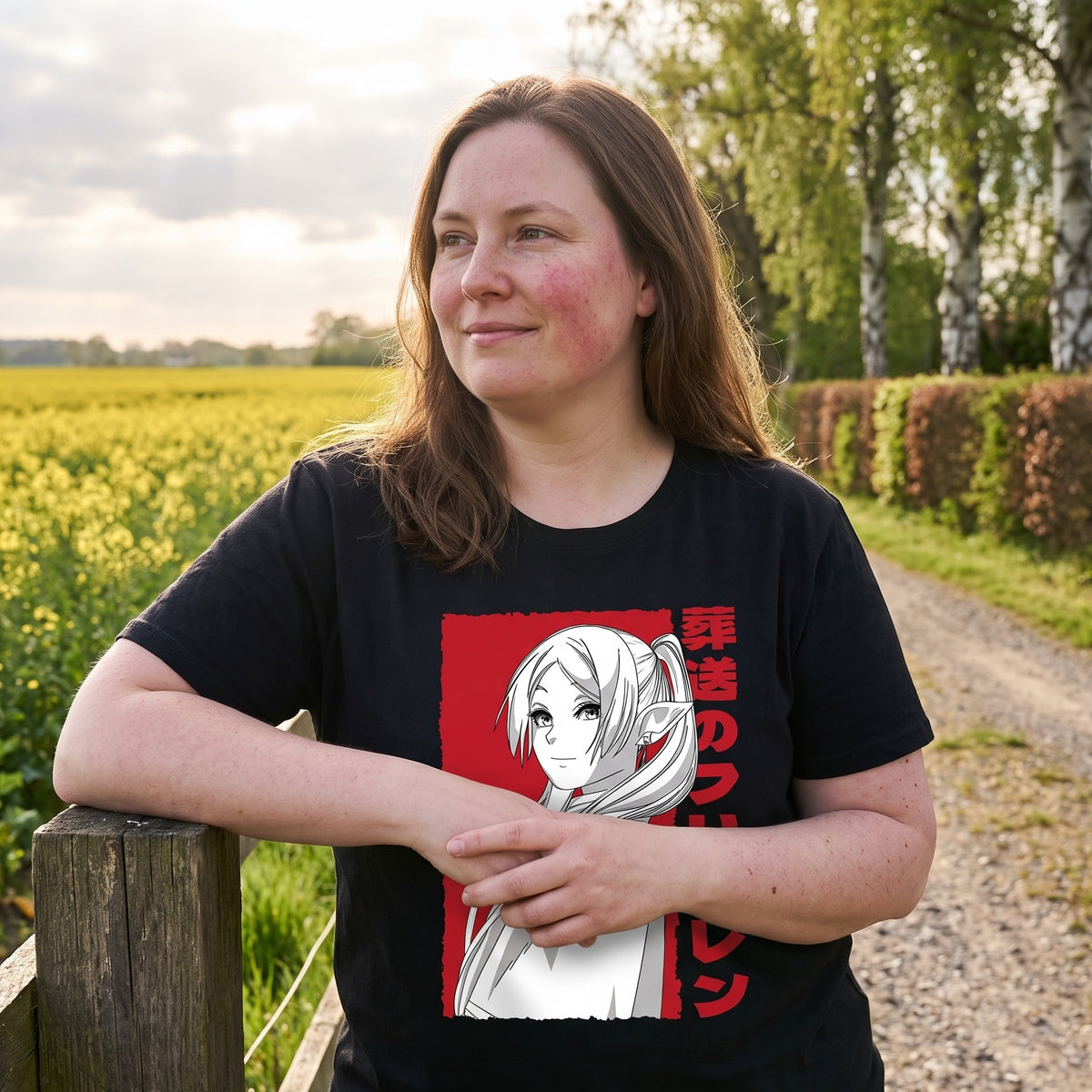 Produktbild T-shirt med alvmagikern för Frieren-fans svart