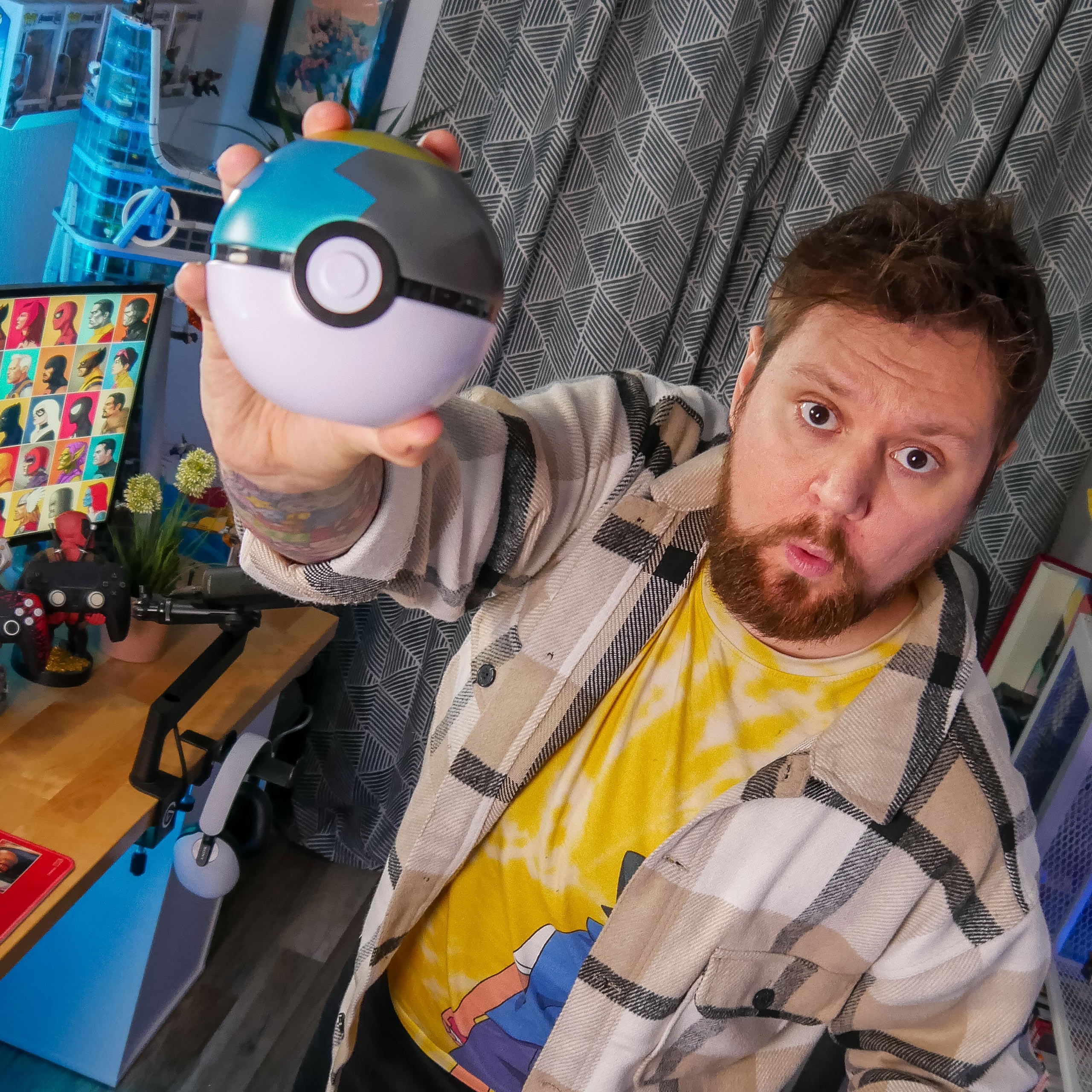 Produktbild Pokemon - Mystery Pokeball Cards Tin Box Höst 2024
