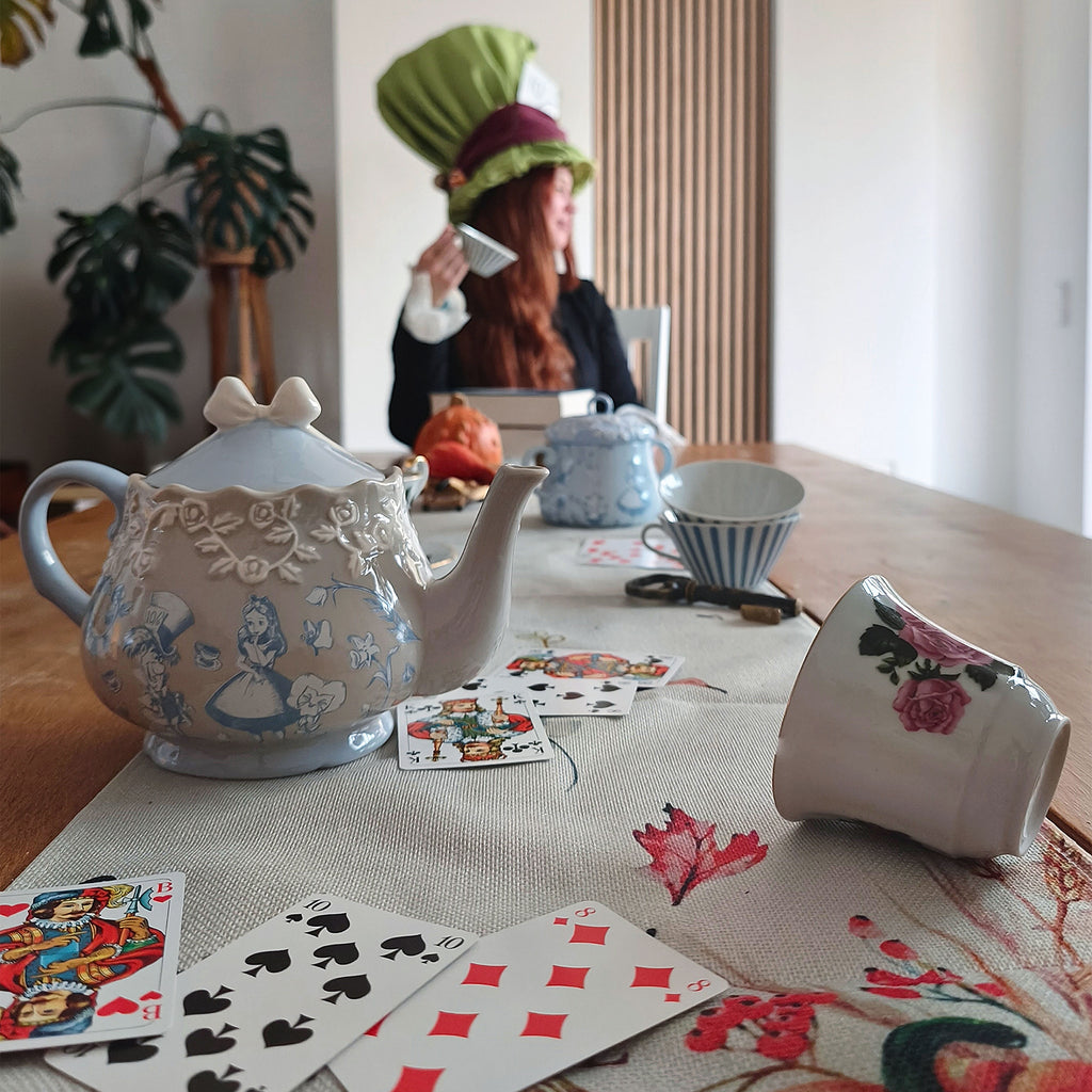 Produktbild Alice i Underlandet - Tekanna med Hattmakaren och Alice