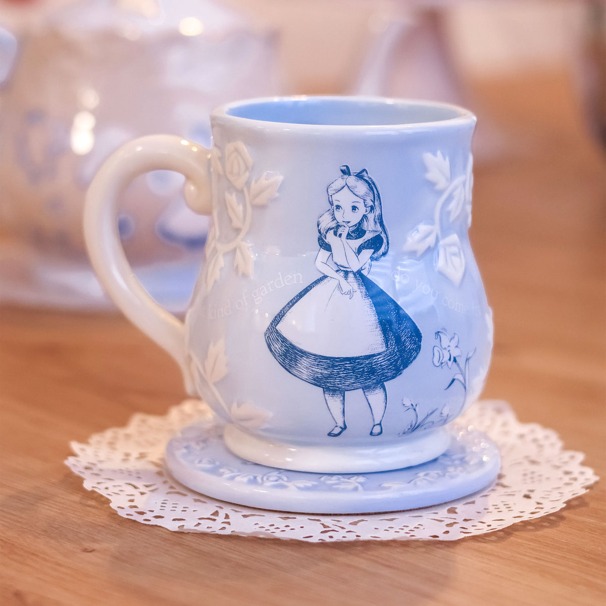 Produktbild Alice i Underlandet - Reliefmugg