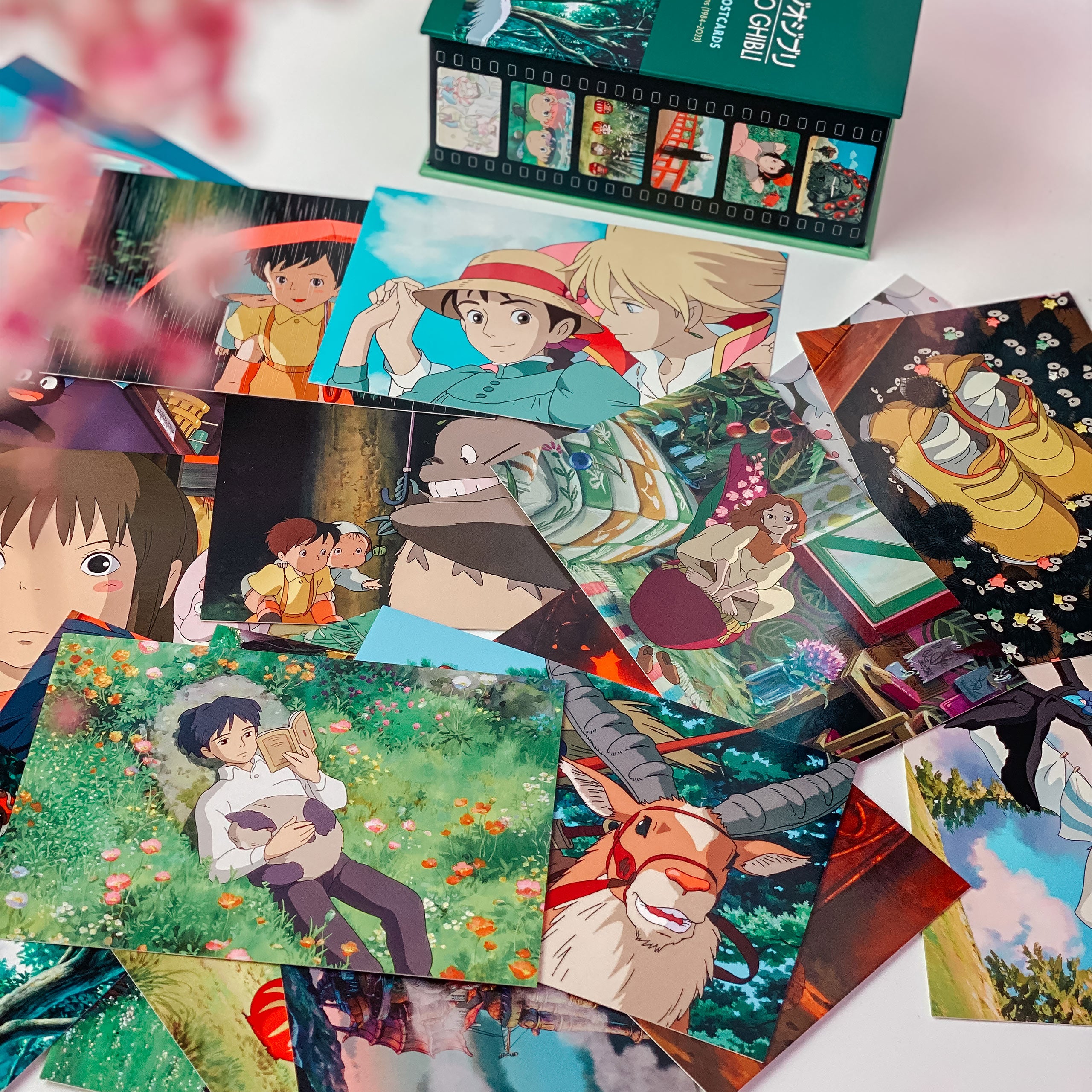 Produktbild Studio Ghibli - 100 vykort i presentlåda Vol. 2