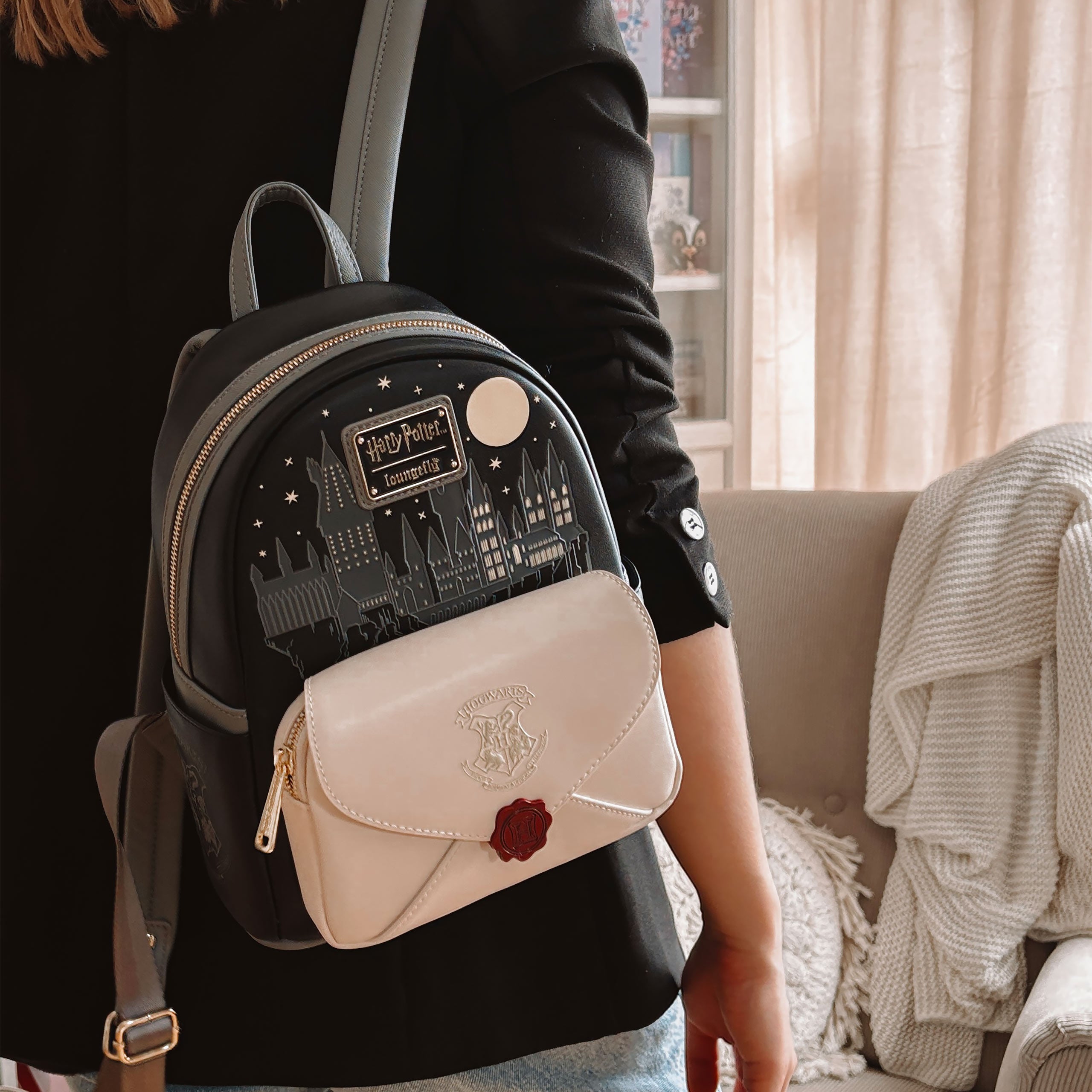 Produktbild Harry Potter - Hogwarts Brev Glow in the Dark Mini Ryggsäck