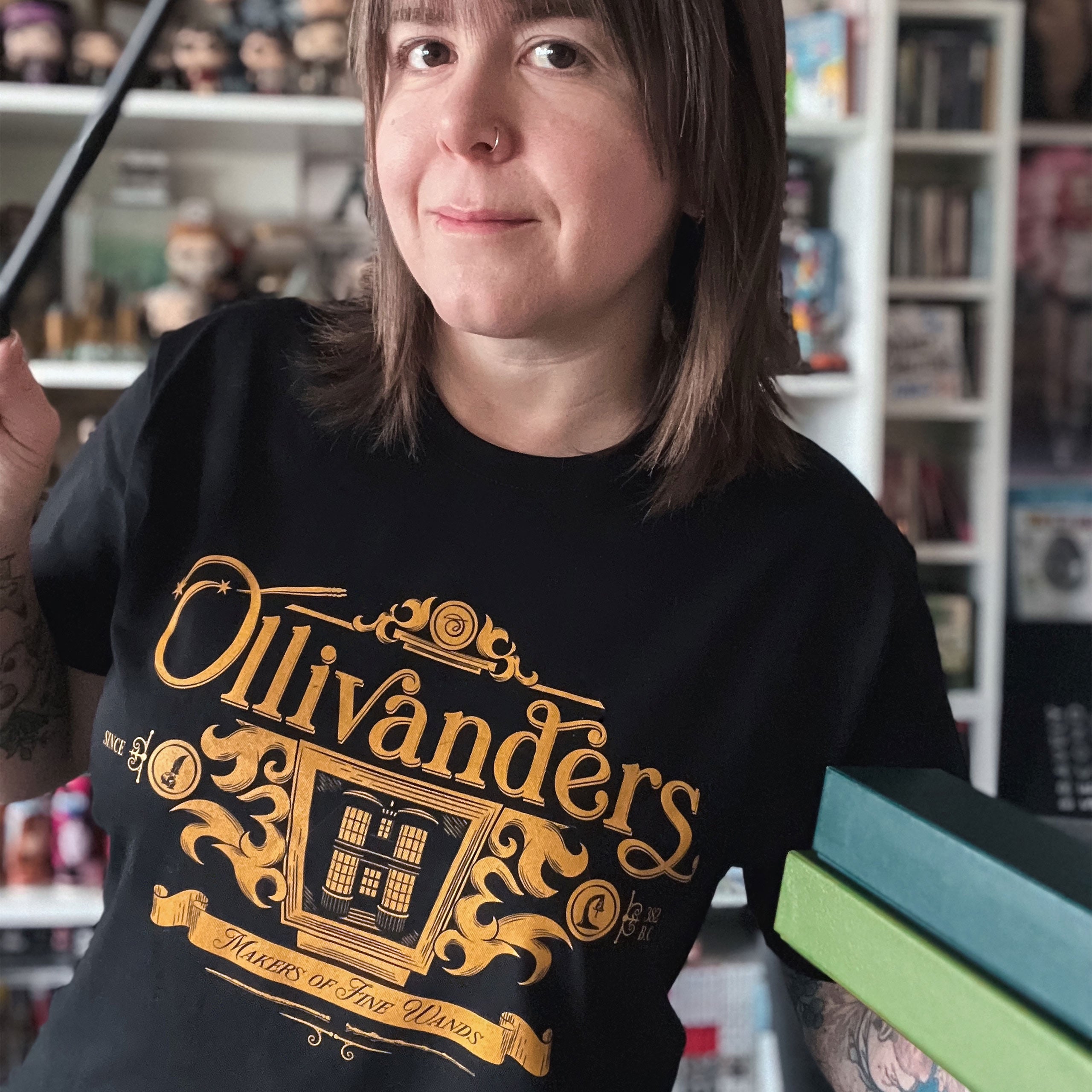 Produktbild Ollivanders T-shirt svart - Harry Potter