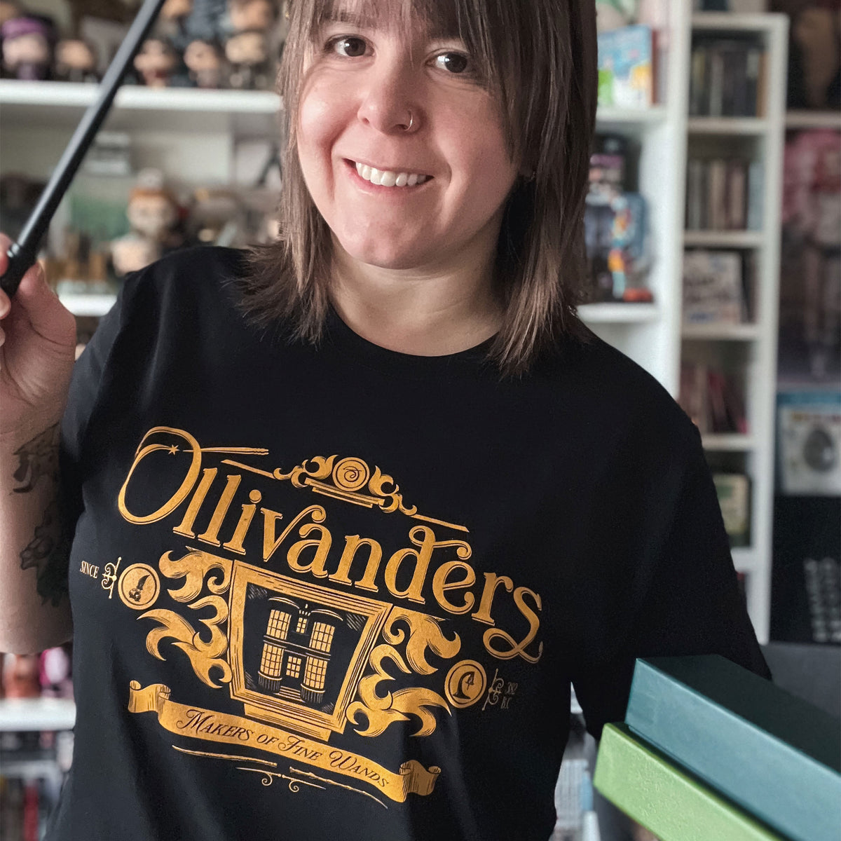 Produktbild Ollivanders T-shirt svart - Harry Potter
