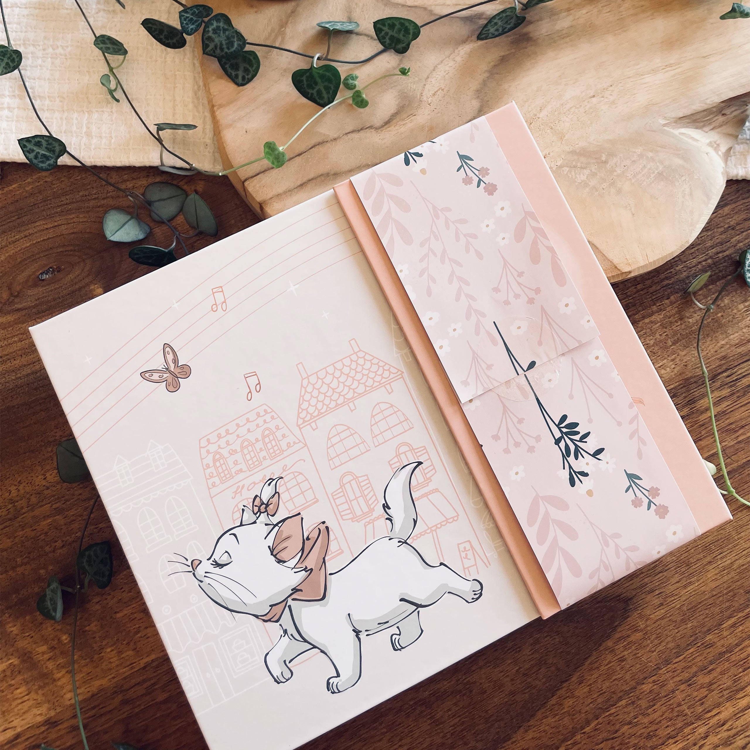 Produktbild Aristocats - Marie Parisian Dream veckoplaneringsbok