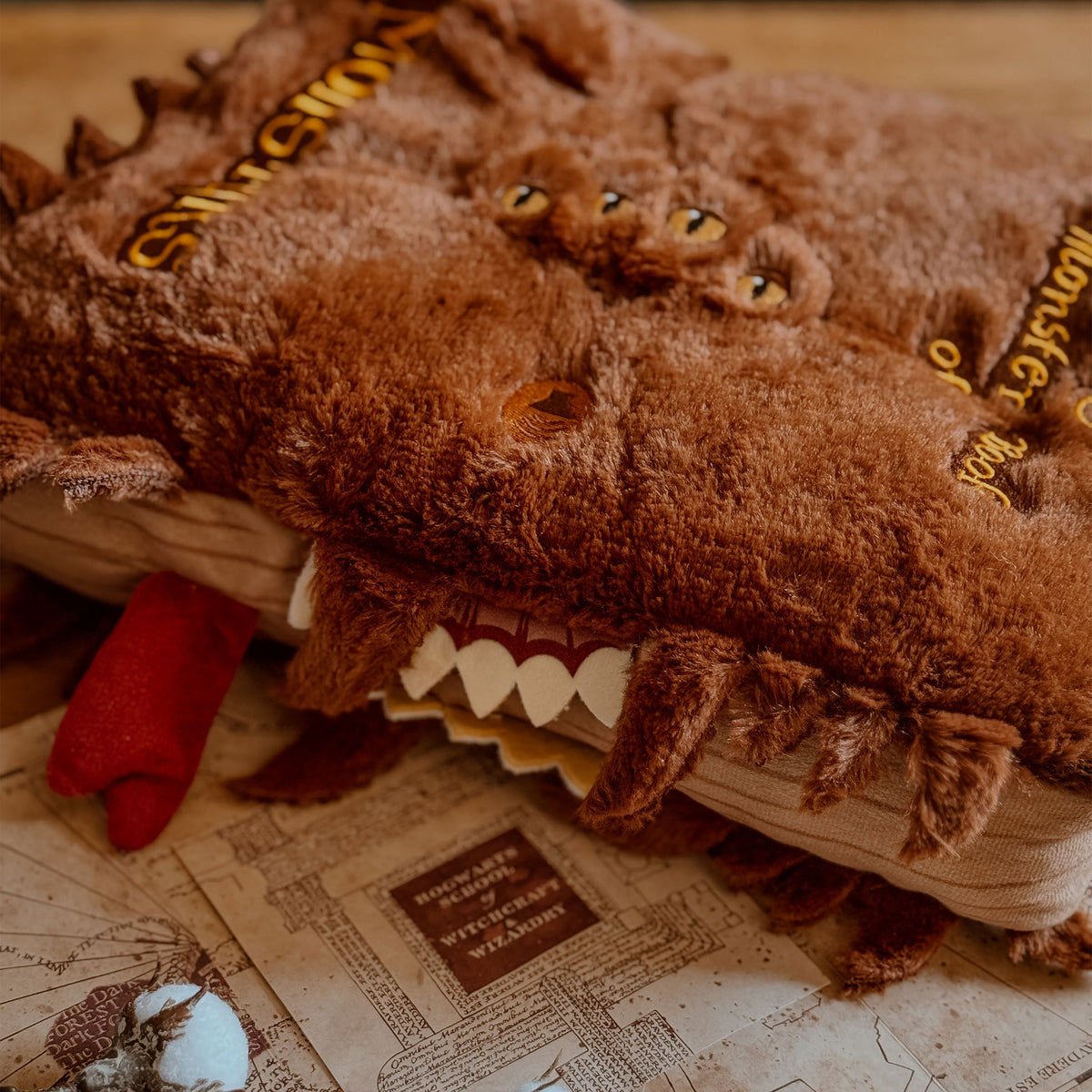 Produktbild Monster Book of Monsters plysch med ljud - Harry Potter