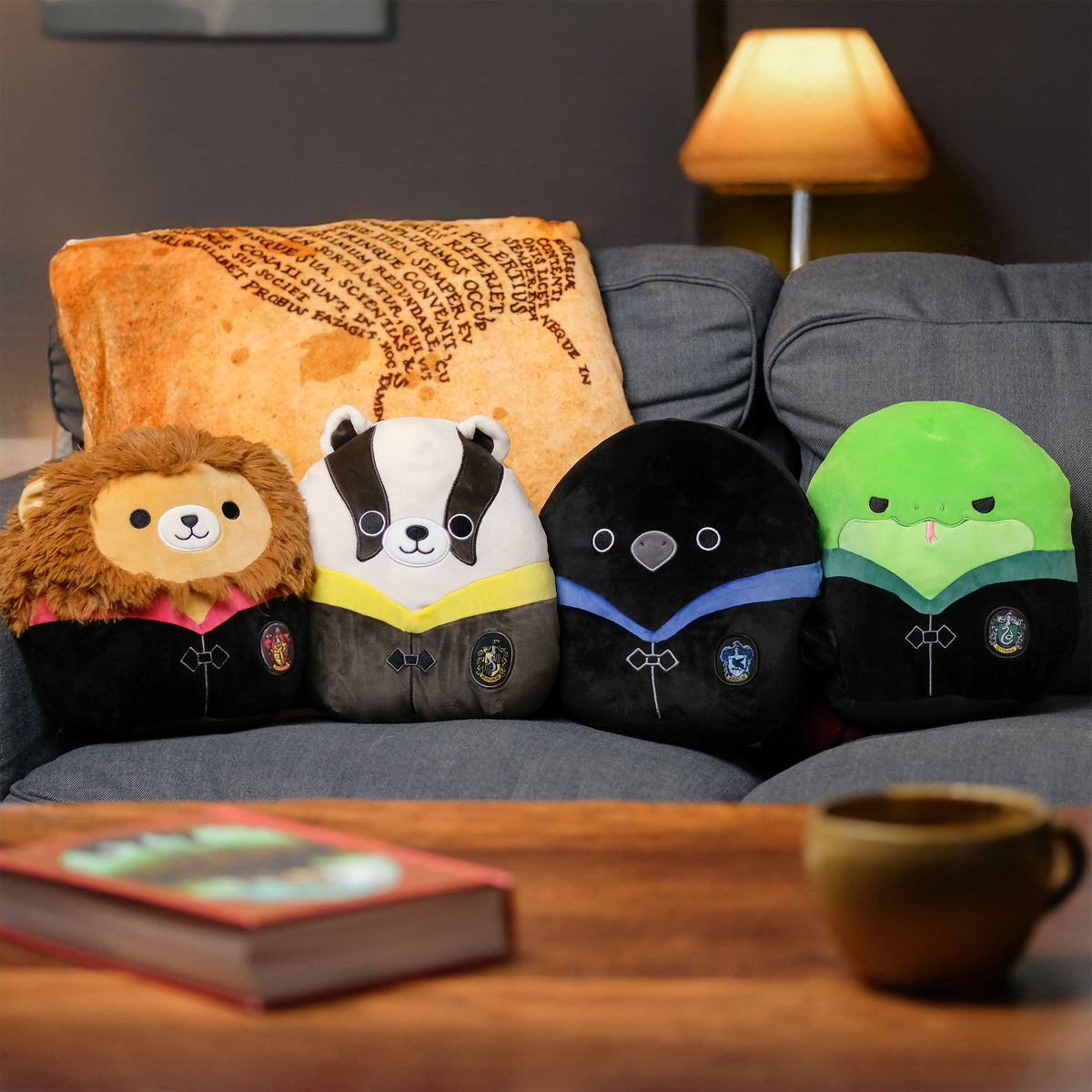 Produktbild Harry Potter - Hufflepuff Grävling i Robe Squishmallows Plyschfigur