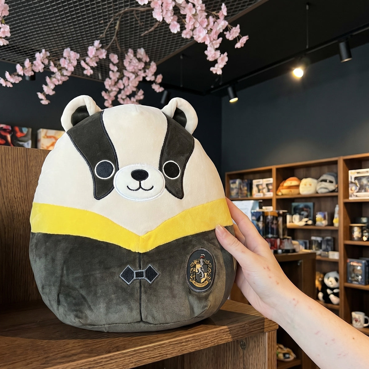 Produktbild Harry Potter - Hufflepuff Grävling i Robe Squishmallows Plyschfigur
