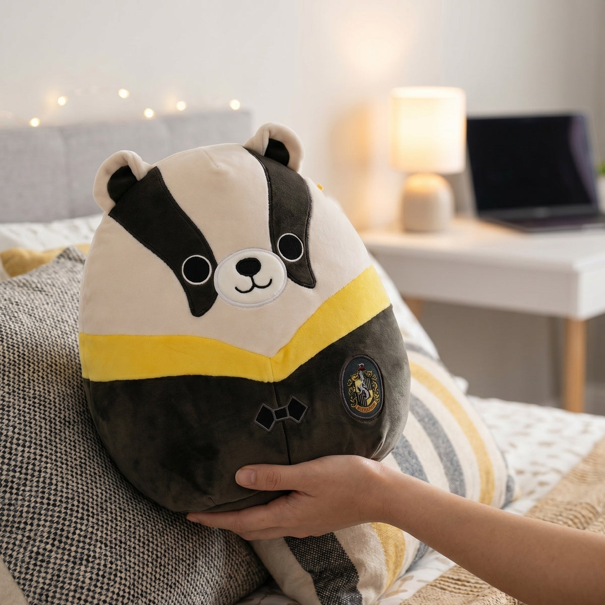 Produktbild Harry Potter - Hufflepuff Grävling i Robe Squishmallows Plyschfigur