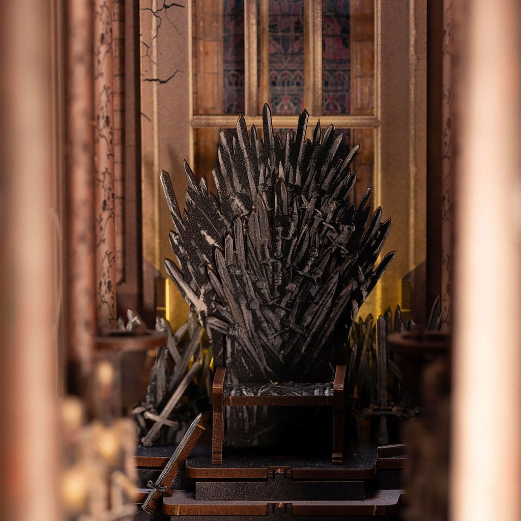 Produktbild Game of Thrones - Järntronen Book Nook modellbyggsats i trä