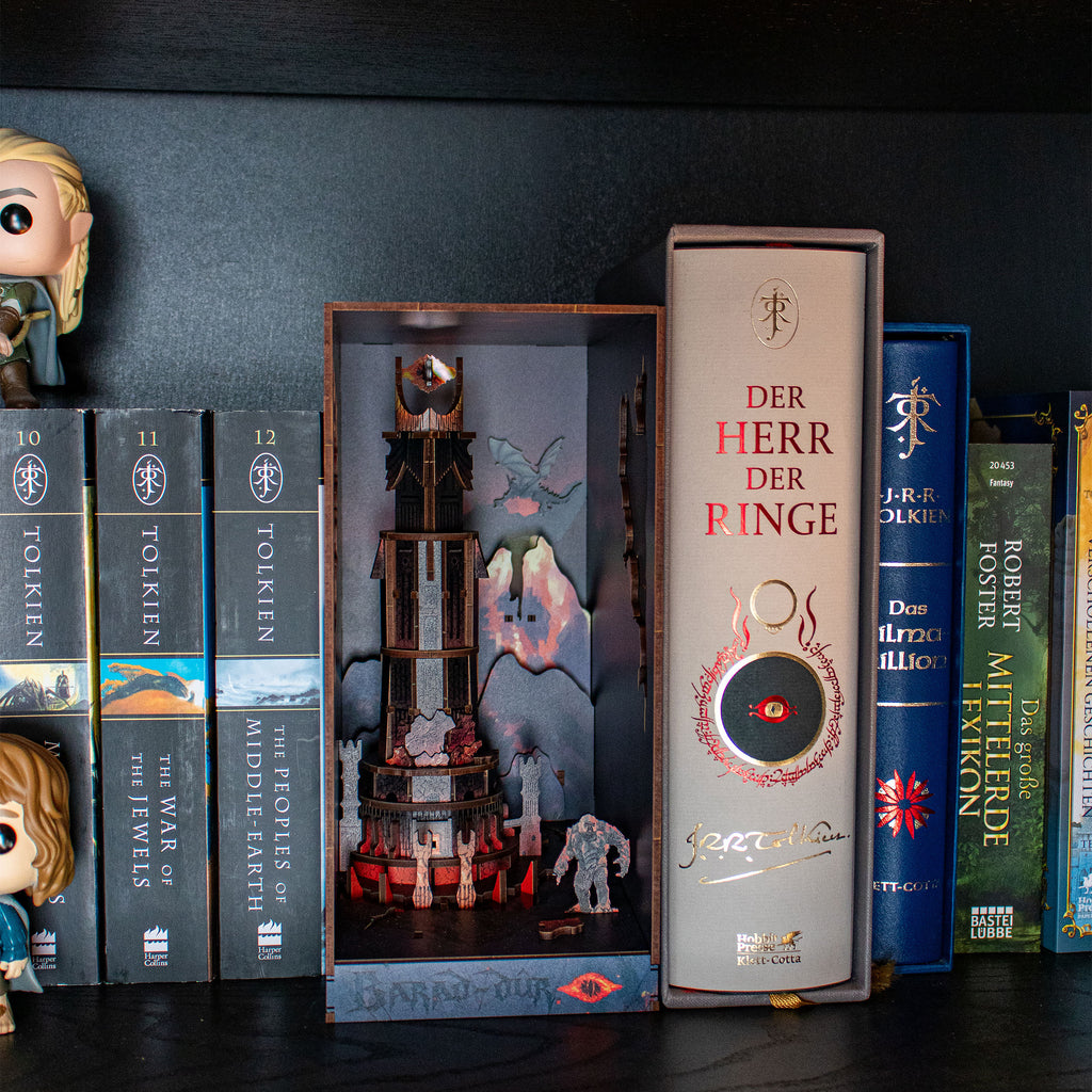 Produktbild Sagan om Ringen - Barad-dûr Book Nook byggsats i trä