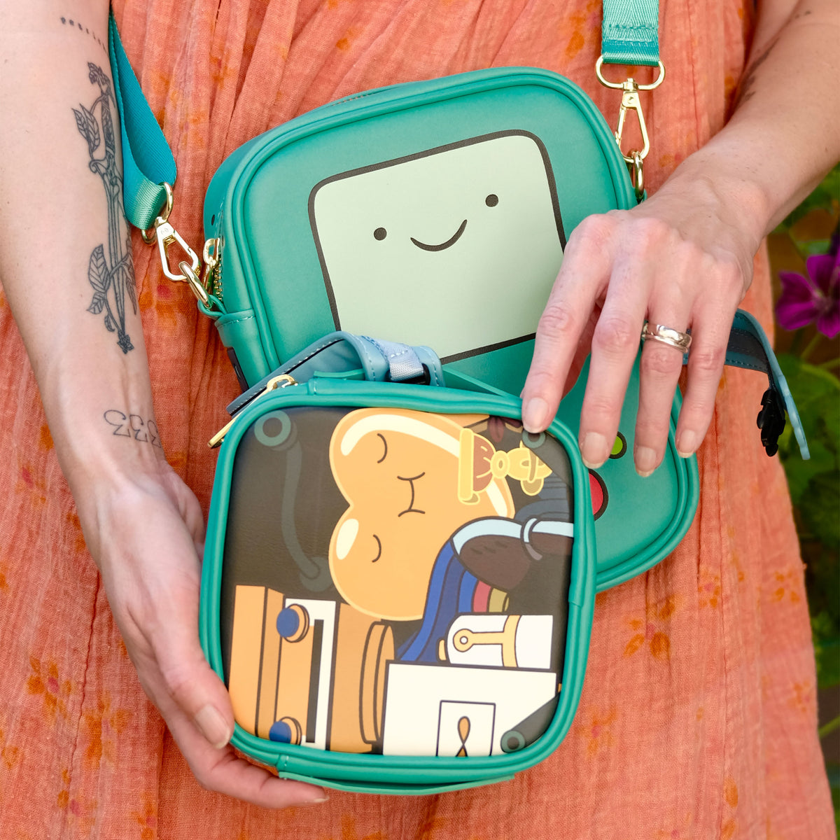 Produktbild Adventure Time - BMO Axelväska