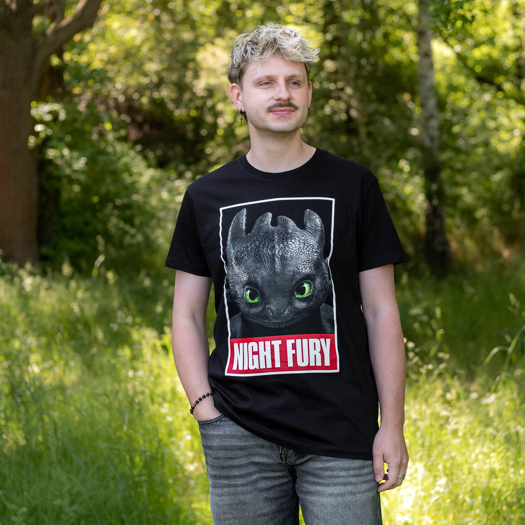 Produktbild Draktränaren - svart Night Fury Poster T-shirt