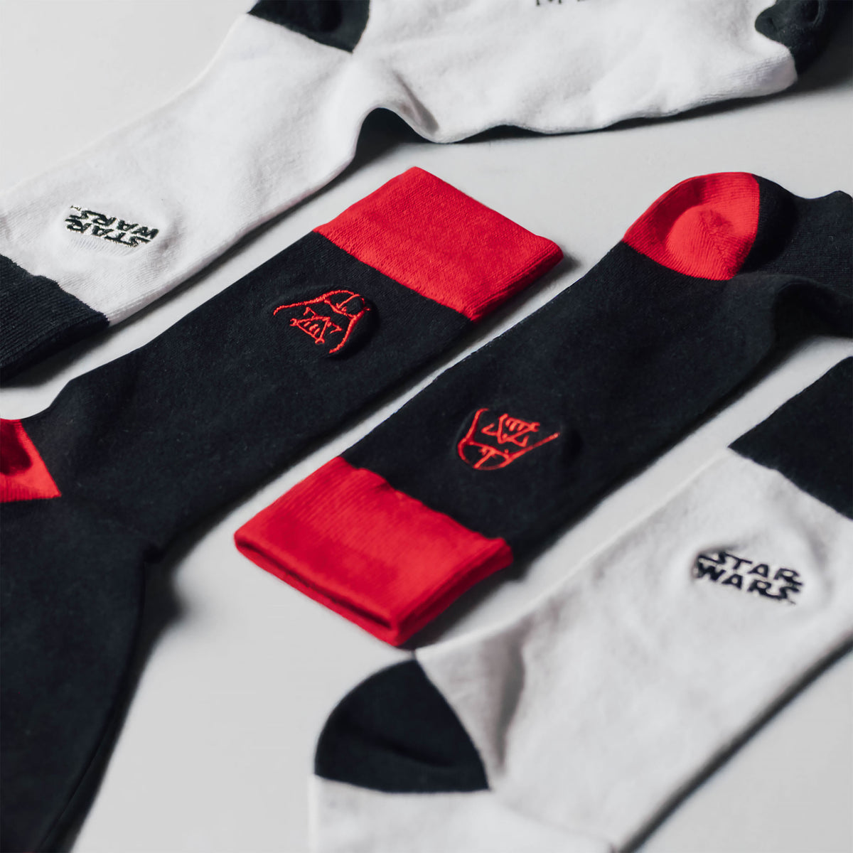 Produktbild Star Wars - Darth Vader Logo strumpor 2-pack