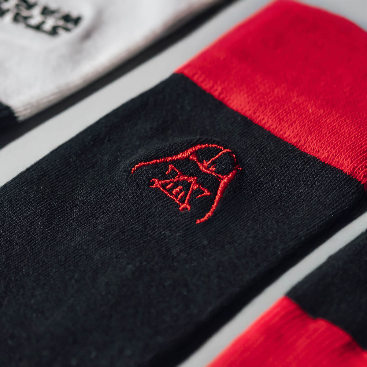 Produktbild Star Wars - Darth Vader Logo strumpor 2-pack