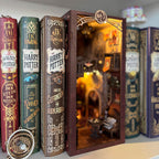 Produktbild Flame Common Room Book Nook byggsats i trä för Harry Potter-fans